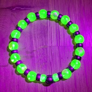 Czech Glass Uranium + Iris Bead Bracelet 💜💚💜💚💜